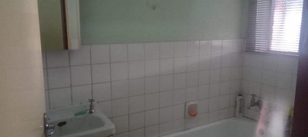 1 FLAT FOR SALE IN EMMARINA, KEMPTON PARK – R300,000 1000431219