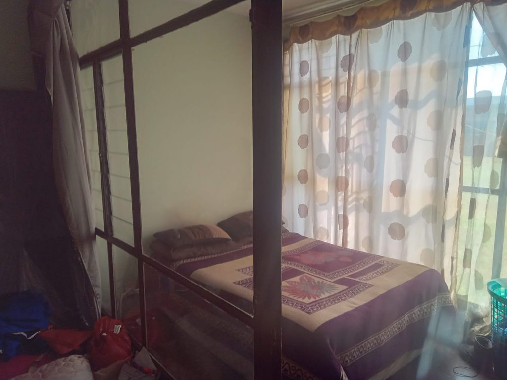 1 FLAT FOR SALE IN EMMARINA, KEMPTON PARK – R300,000 1000431222
