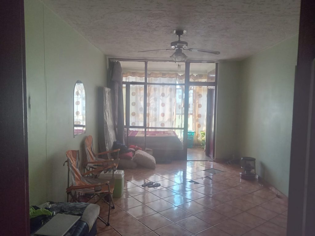 1 FLAT FOR SALE IN EMMARINA, KEMPTON PARK – R300,000 1000431234