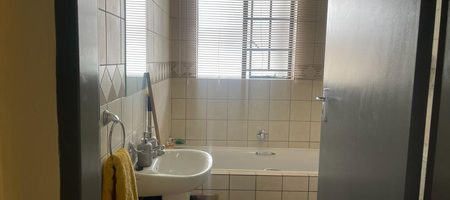 2 BEDROOM APARTMENT FOR SALE IN LILYFIELD COMPLEX, NOORDWYK, MIDRAND 1000431694